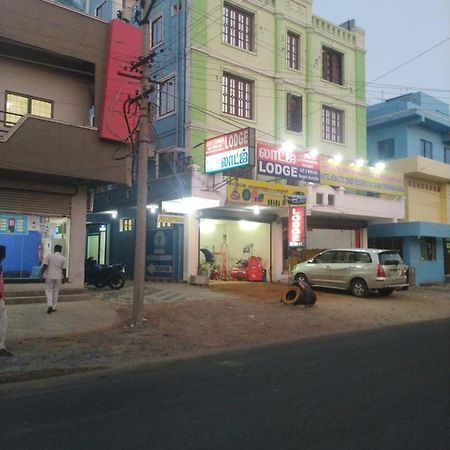 New City Tower Residency Tiruchchendūr Exteriör bild